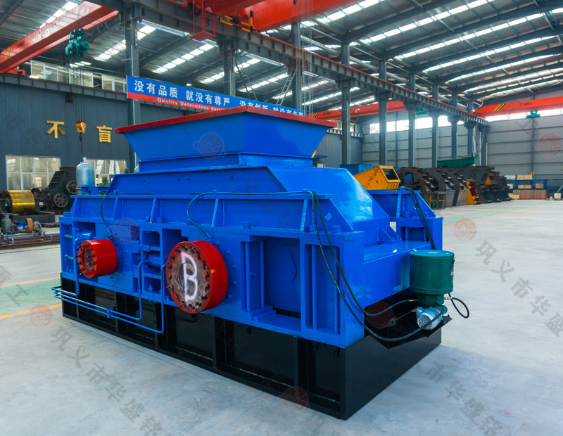 煤場的大型碎煤機